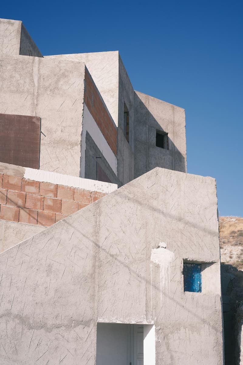 Muros de ladrillo y hormigón en construcción